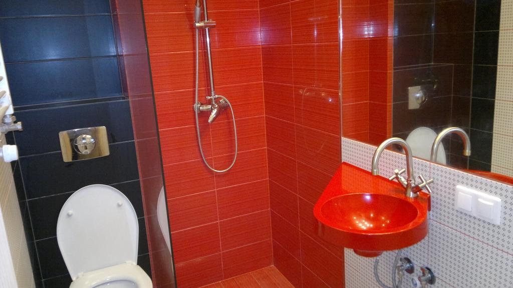 Studiospanie Studio Kapitana Z Balkonem Na Parterze Гданск Стая снимка